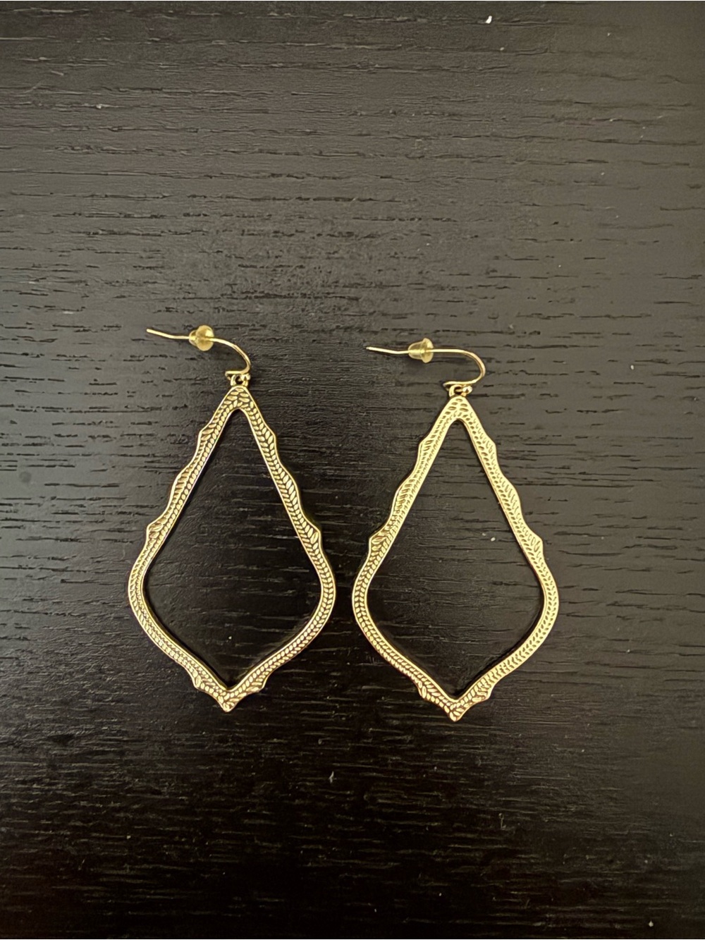 Kendra Scott Sophee Drop Earrings in Gold